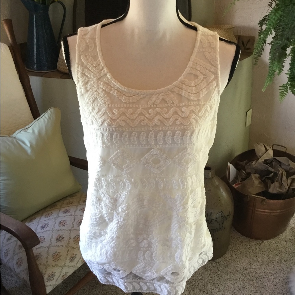 NWOT Chico’s Embroidered Sleeveless Top